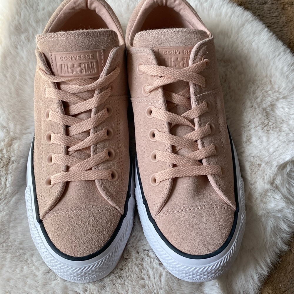New Converse Leather/Suede blush Chuck Taylors size 8 women’s